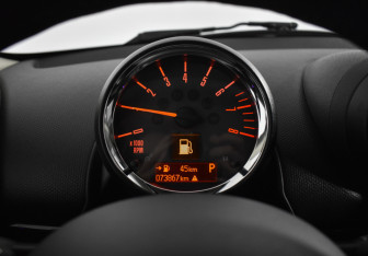 Подержанный автомобиль MINI Countryman 2015 года (21 фото)