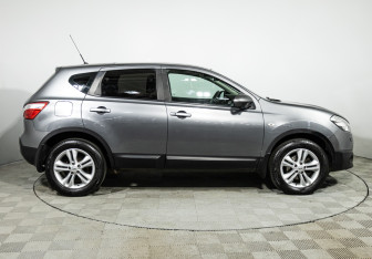 Подержанный автомобиль Nissan Qashqai 2013 года (4 фото)