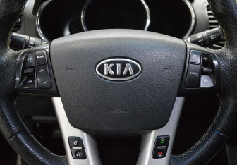Подержанный автомобиль Kia Sorento 2011 года (15 фото)