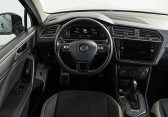 Подержанный автомобиль Volkswagen Tiguan 2019 года (11 фото)