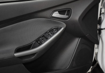 Подержанный автомобиль Ford Focus Sedan 2013 года (17 фото)
