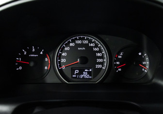 Подержанный автомобиль Hyundai H-1 2016 года (12 фото)