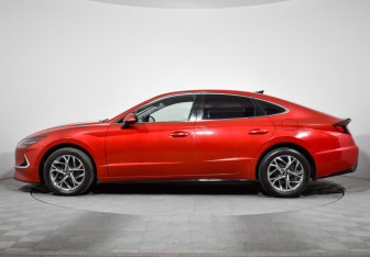 Подержанный автомобиль Hyundai Sonata 2020 года (8 фото)