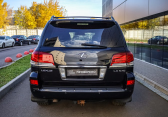 Подержанный автомобиль Lexus LX 2012 года (5 фото)