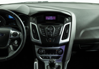 Подержанный автомобиль Ford Focus Sedan 2011 года (14 фото)