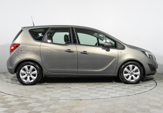 Подержанный автомобиль Opel Meriva 2012 года (4 фото)