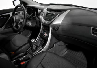 Подержанный автомобиль Hyundai Elantra Sedan 2013 года (12 фото)