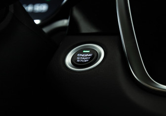 Подержанный автомобиль Geely Atlas Pro 2023 года (15 фото)