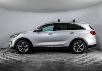 Подержанный автомобиль Kia Sorento 2018 года (8 фото)