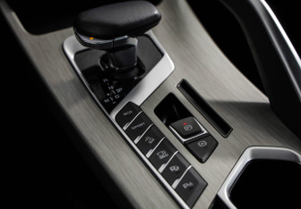 Подержанный автомобиль Geely Coolray 2023 года (19 фото)