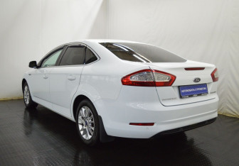 Подержанный автомобиль Ford Mondeo Sedan 2014 года (7 фото)