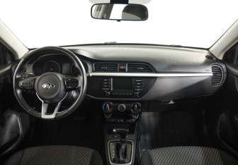 Подержанный автомобиль Kia Rio Sedan 2020 года (9 фото)