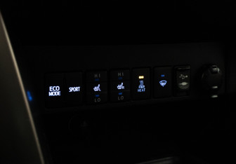 Подержанный автомобиль Toyota RAV4 2013 года (20 фото)