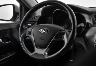 Подержанный автомобиль Kia Rio Hatchback 2015 года (16 фото)