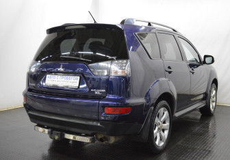 Подержанный автомобиль Mitsubishi Outlander 2012 года (5 фото)