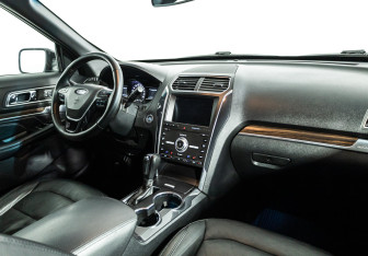 Подержанный автомобиль Ford Explorer 2018 года (9 фото)