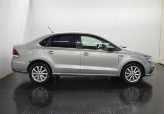 Подержанный автомобиль Volkswagen Polo Sedan 2016 года (4 фото)