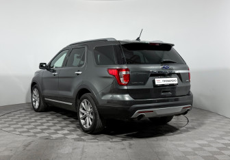 Подержанный автомобиль Ford Explorer 2017 года (7 фото)