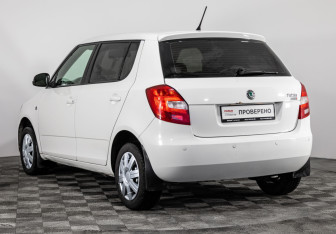 Подержанный автомобиль Skoda Fabia Hatchback 2012 года (7 фото)