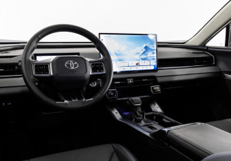 Подержанный автомобиль Toyota RAV4 2026 года (22 фото)