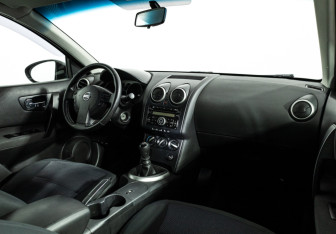 Подержанный автомобиль Nissan Qashqai 2007 года (9 фото)