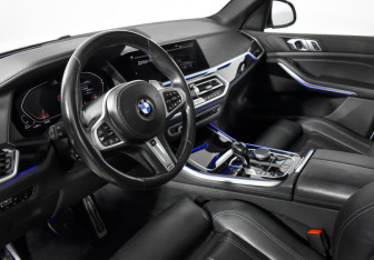 Подержанный автомобиль BMW X5 2020 года (10 фото)