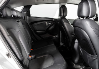 Подержанный автомобиль Hyundai ix35 2010 года (15 фото)