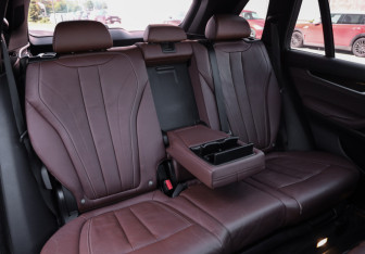 Подержанный автомобиль BMW X5 2017 года (33 фото)