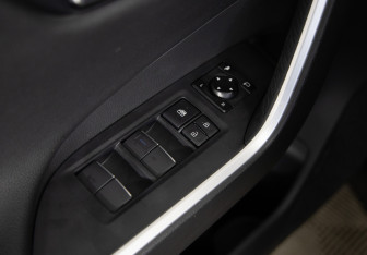 Подержанный автомобиль Toyota RAV4 2020 года (21 фото)