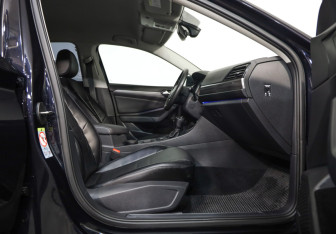 Подержанный автомобиль Volkswagen Jetta Sedan 2020 года (23 фото)