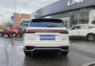 Подержанный автомобиль Geely Monjaro 2024 года (5 фото)