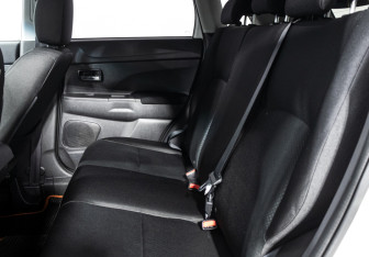 Подержанный автомобиль Mitsubishi ASX 2014 года (10 фото)