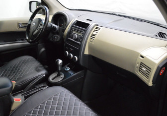 Подержанный автомобиль Nissan X-Trail 2008 года (12 фото)