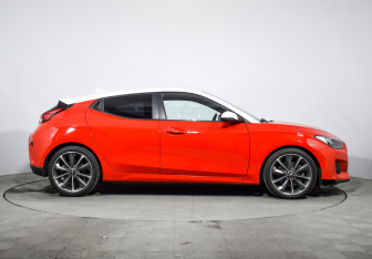 Подержанный автомобиль Hyundai Veloster 2018 года (4 фото)