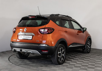 Подержанный автомобиль Renault Kaptur 2016 года (4 фото)