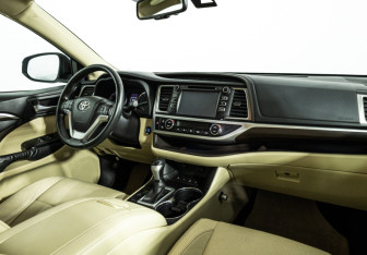 Подержанный автомобиль Toyota Highlander 2014 года (9 фото)