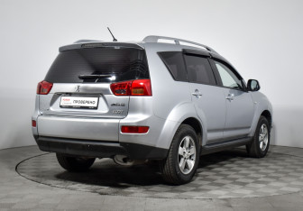 Подержанный автомобиль Peugeot 4007 2008 года (5 фото)