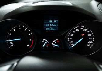 Подержанный автомобиль Ford Kuga 2014 года (12 фото)