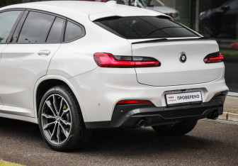 Подержанный автомобиль BMW X4 2020 года (12 фото)