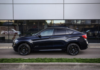 Подержанный автомобиль BMW X6 2017 года (10 фото)