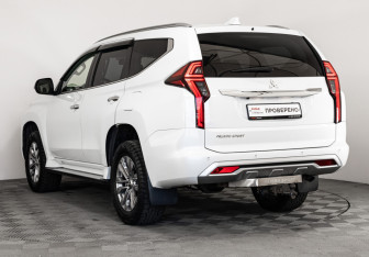 Подержанный автомобиль Mitsubishi Pajero Sport 2021 года (7 фото)