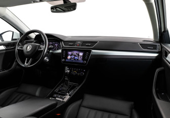 Подержанный автомобиль Skoda Superb Liftback 2019 года (9 фото)