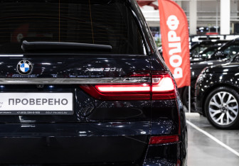 Подержанный автомобиль BMW X7 2019 года (10 фото)