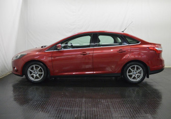 Подержанный автомобиль Ford Focus Sedan 2011 года (8 фото)