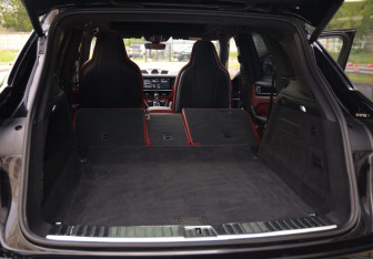 Подержанный автомобиль Porsche Cayenne 2019 года (37 фото)