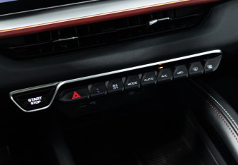 Подержанный автомобиль Geely Coolray 2023 года (17 фото)