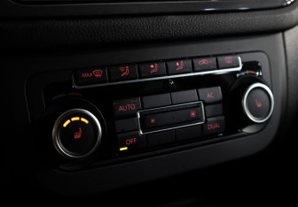 Подержанный автомобиль Volkswagen Tiguan 2011 года (16 фото)