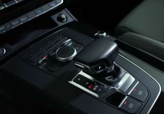 Подержанный автомобиль Audi Q5 2018 года (15 фото)