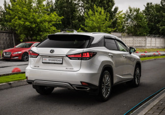 Подержанный автомобиль Lexus RX 2019 года (6 фото)