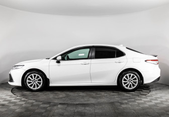 Подержанный автомобиль Toyota Camry Sedan 2021 года (8 фото)